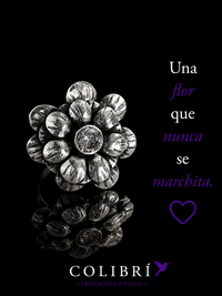 Anillo de plata ley .925 con flor de pétalos y circonia central - Joyería Colibrí