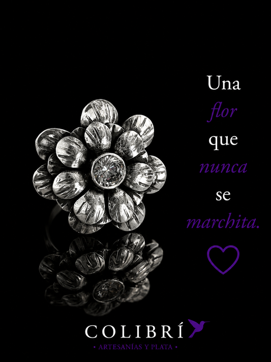 Anillo Flor con Circonia