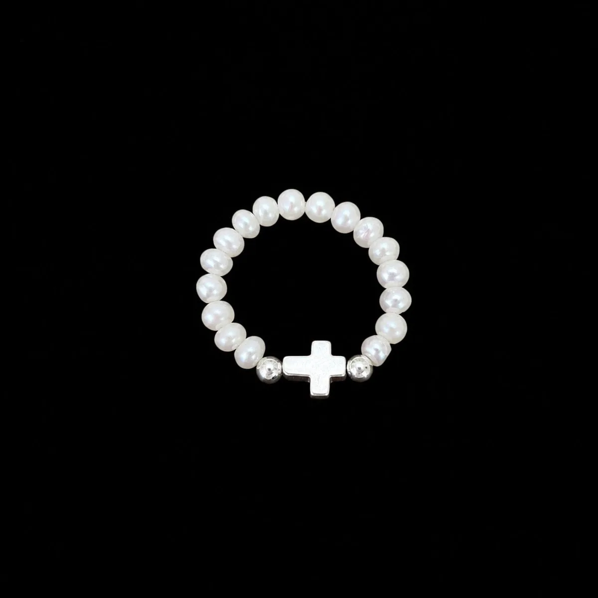 Anillo Elástico Cruz con Perlas de Río