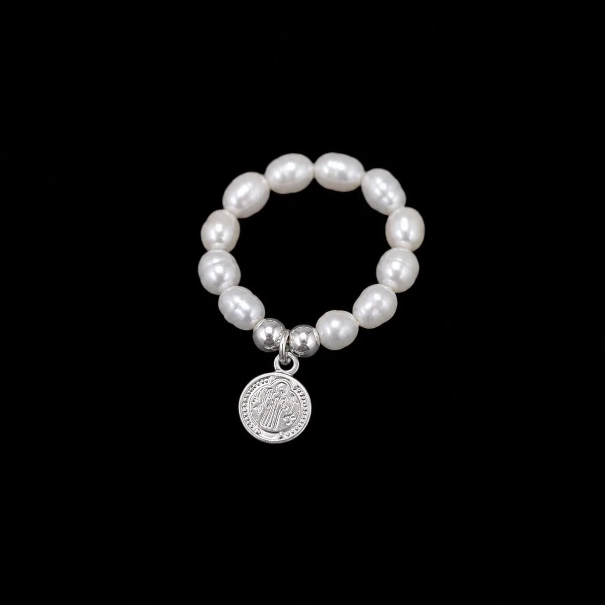 Anillo Elástico San Benito con Perlas de Río