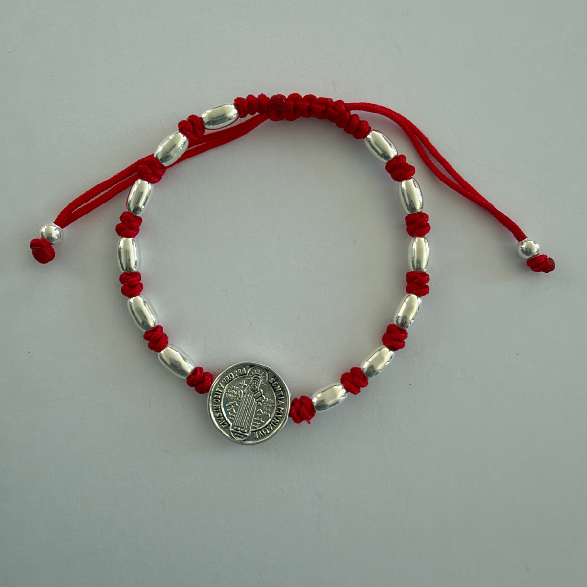 Pulsera San Benito en el camino