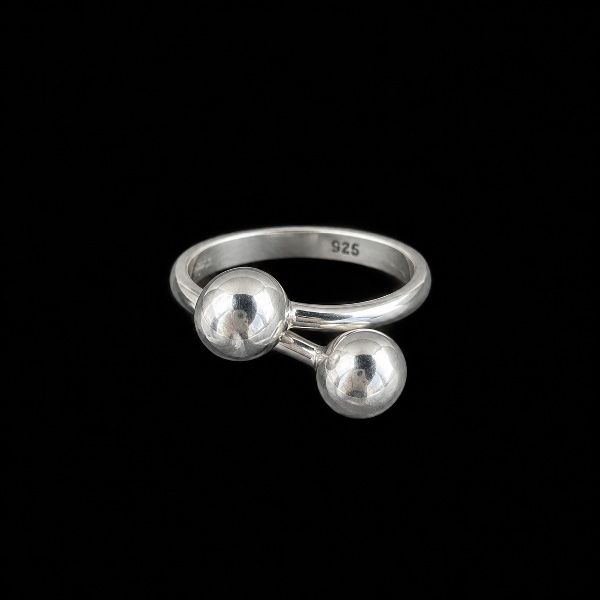 Anillo Ajustable con Perlas de Plata en Paralelo