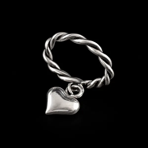 Anillo Trenzado con Corazón Colgante